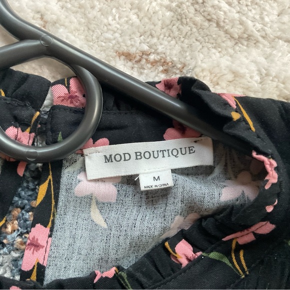 NWOT Floral print Mod Boutique short sleeve blouse - Picture 5 of 5